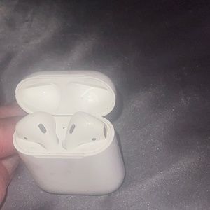 Apple ear pods